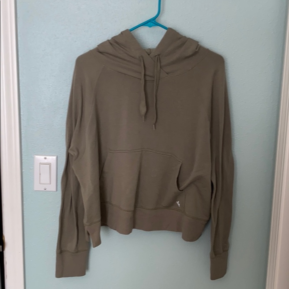 Joy lab Green Sweatshirt slight crop